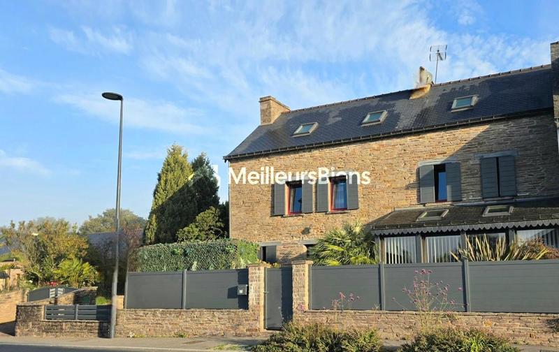 Maison - 180 m² - 9 pièces