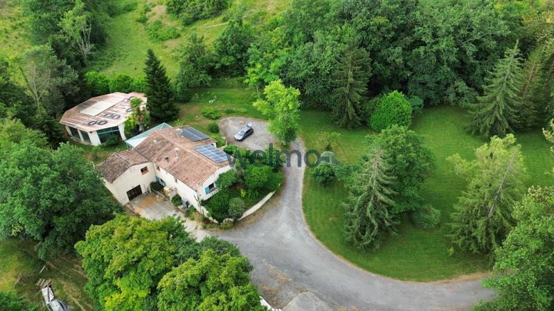 Maison - 245 m² - 8 pièces