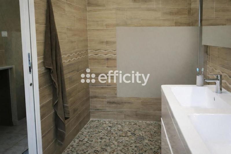 Maison - 254 m² - 9 pièces