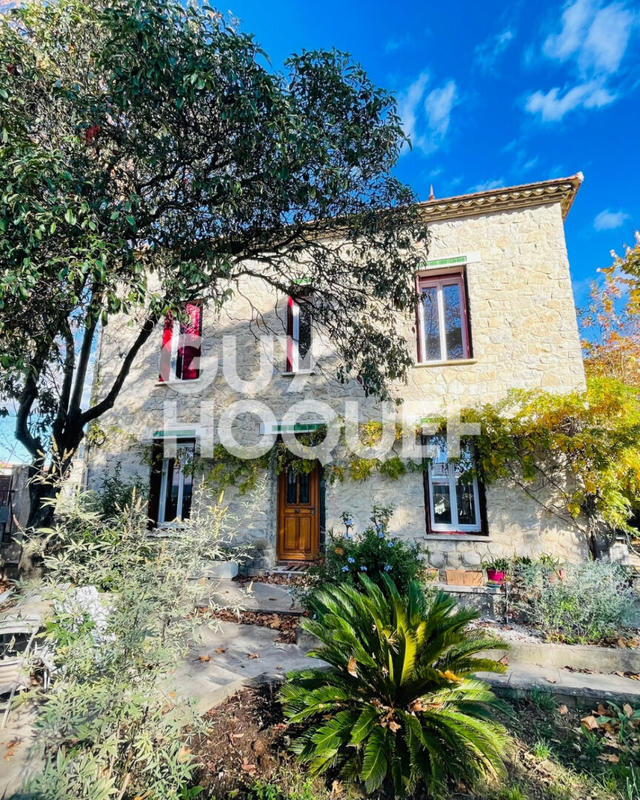 Maison - 239 m² - 7 pièces