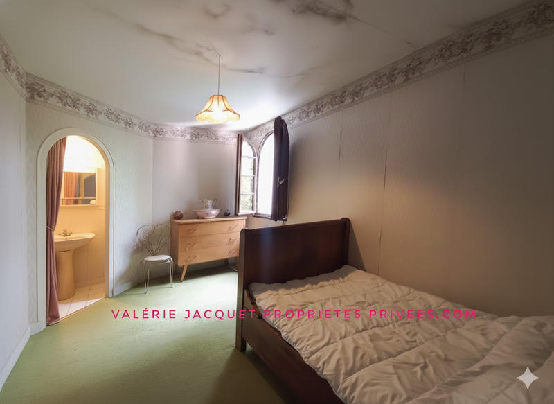 Maison - 240 m² - 7 pièces