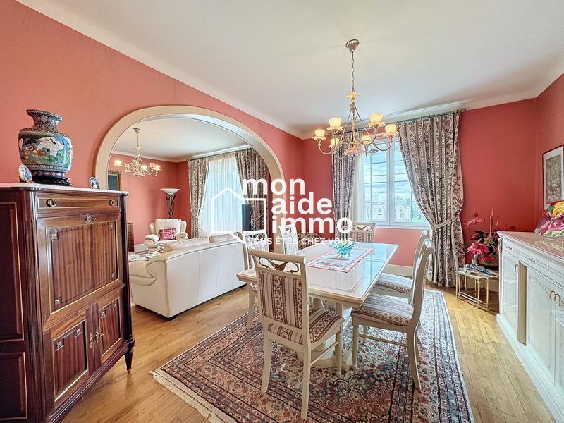 Maison - 300 m² - 15 pièces