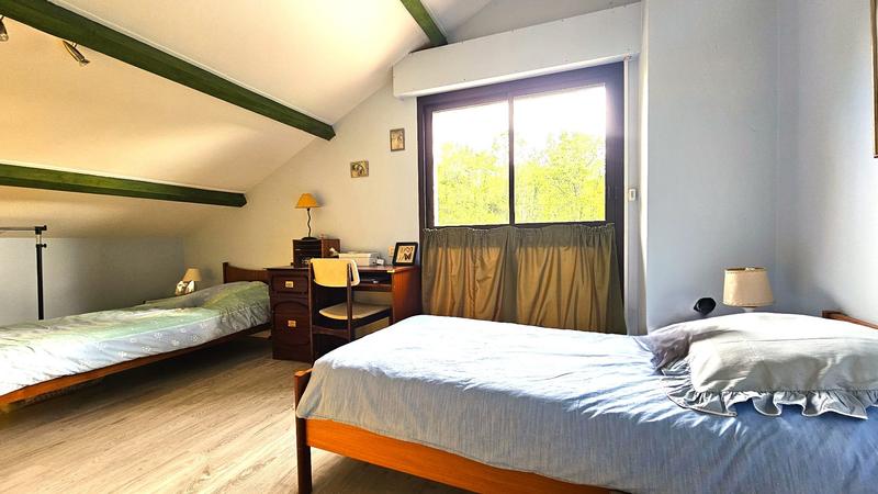 Maison - 220 m² - 10 pièces