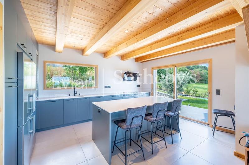 Maison - 355 m² - 10 pièces