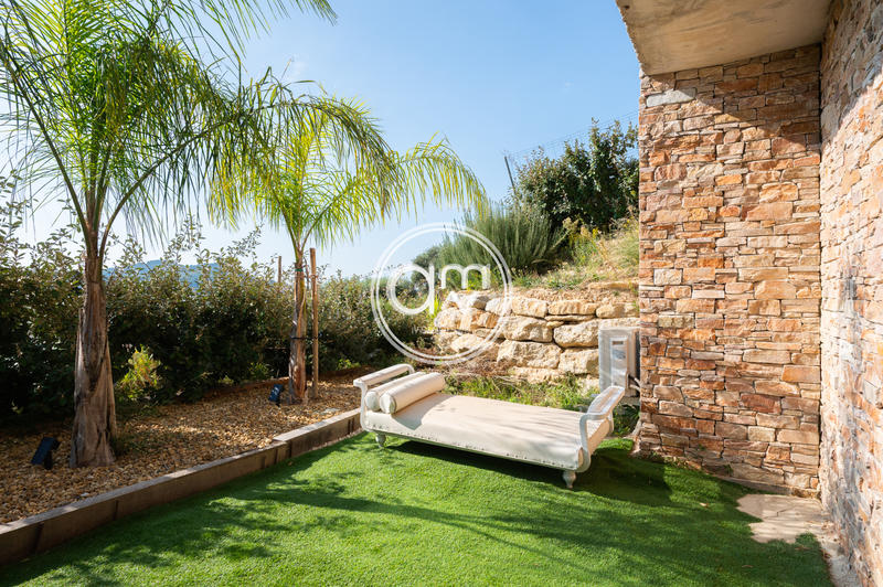 Villa - 331 m² - 8 pièces