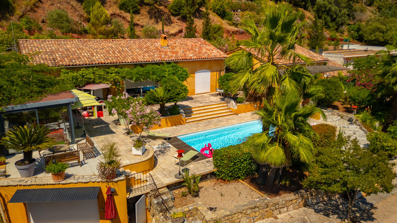 Mas - 240 m² - 6 pièces