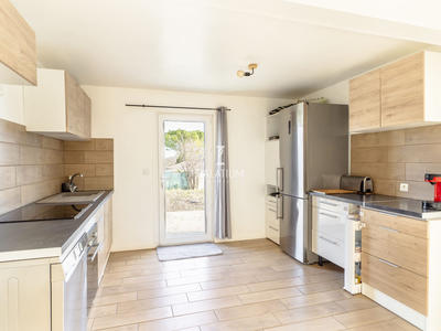 Maison - 219 m² - 8 pièces