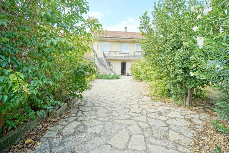 Maison - 206 m² - 5 pièces