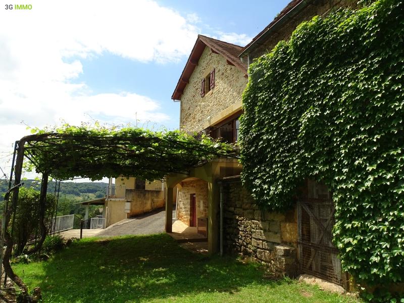 Maison - 170 m² - 9 pièces