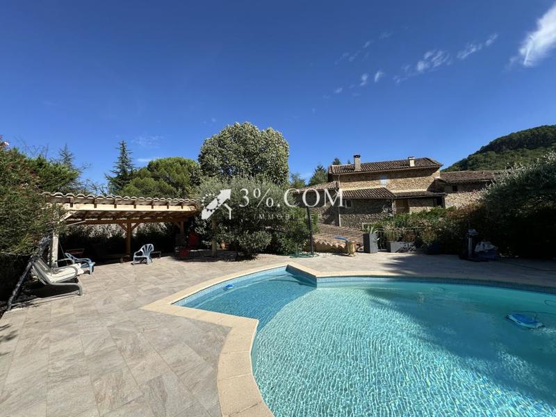 Mas - 242 m² - 9 pièces