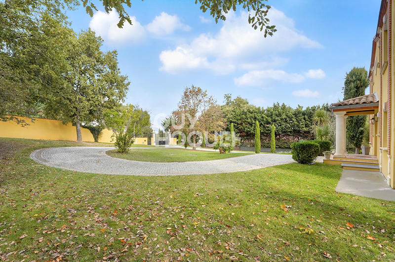 Demeure - 394 m² - 10 pièces