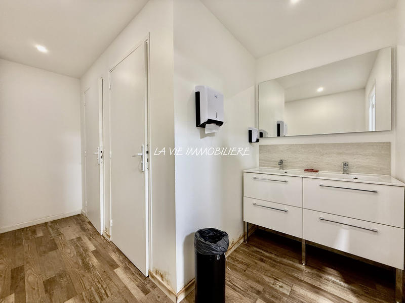 Entrepôt - 1 223 m²