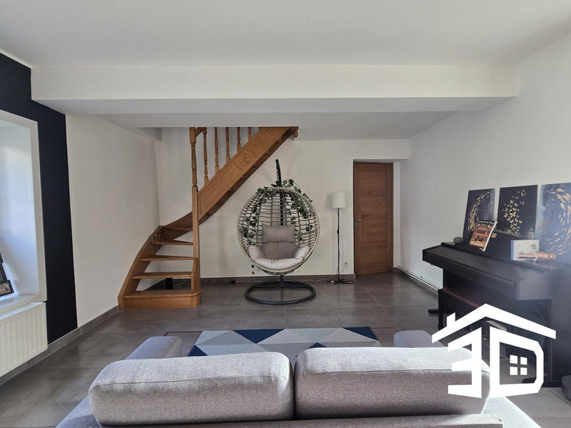 Maison - 180 m² - 8 pièces