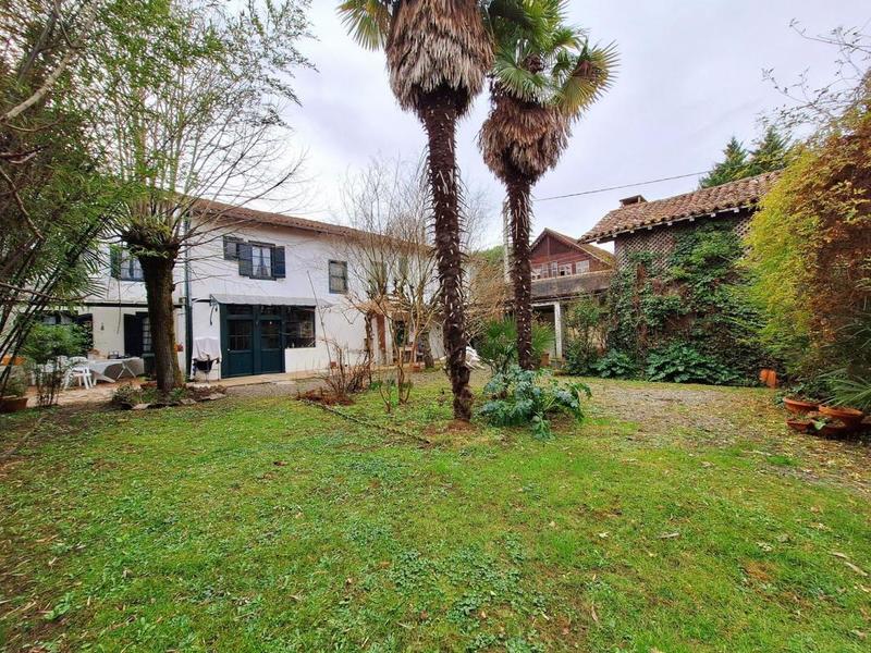Maison de village - 310 m² - 12 pièces