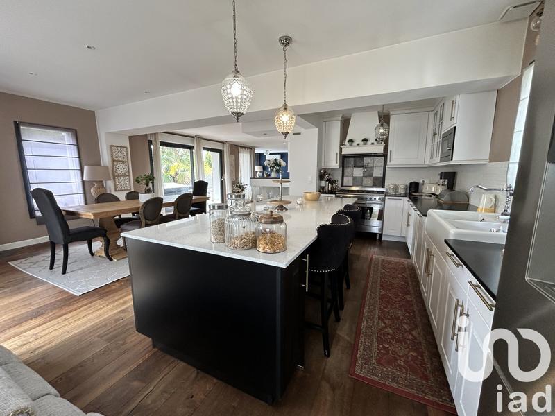 Maison - 200 m² - 6 pièces