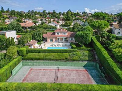 Maison - 205 m² - 7 pièces