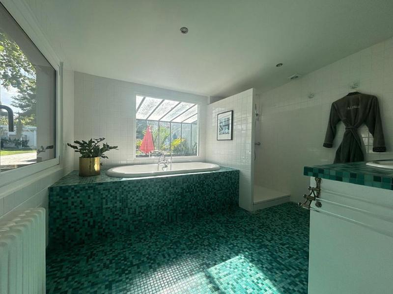 Maison - 230 m² - 6 pièces