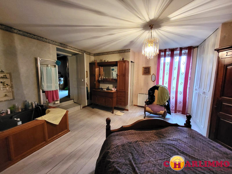 Maison traditionnelle - 192 m² - 6 pièces