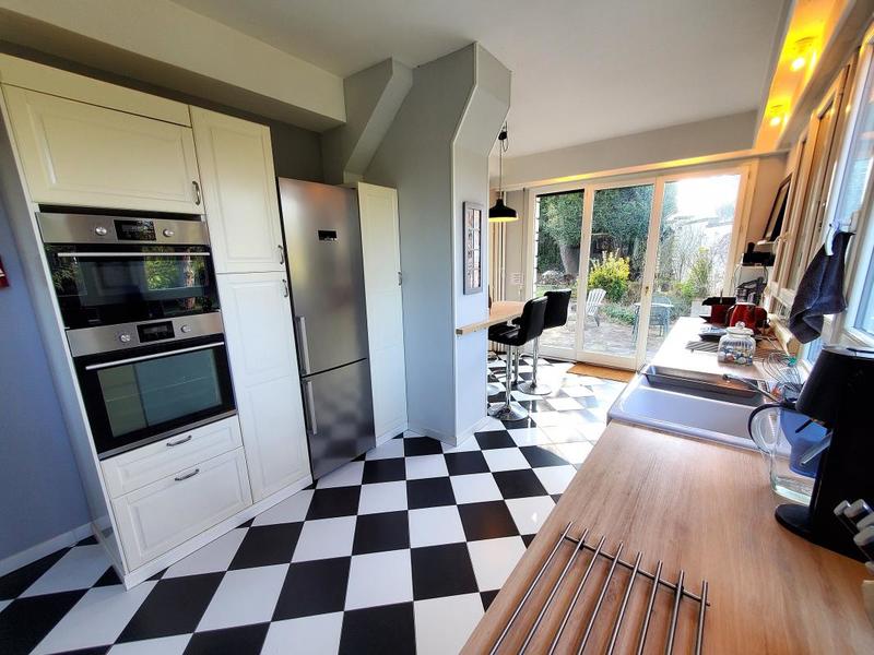 Maison - 285 m² - 8 pièces