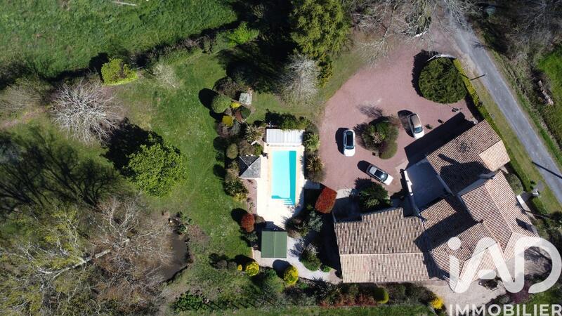 Maison - 276 m² - 6 pièces