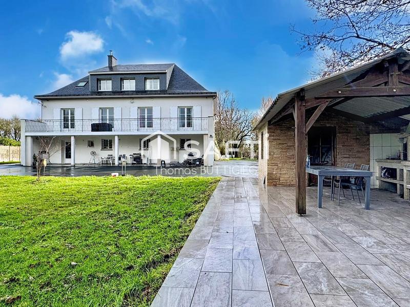 Maison - 250 m² - 9 pièces