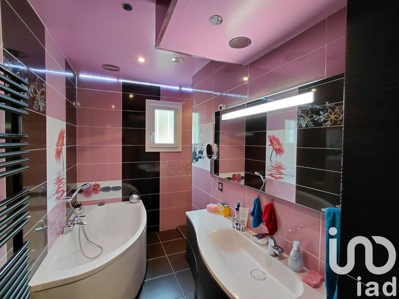 Maison - 99 m² - 6 pièces