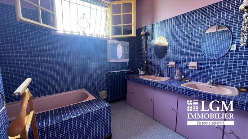 Maison - 210 m² - 8 pièces