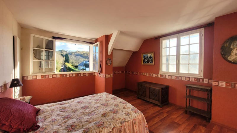 Maison - 220 m² - 7 pièces