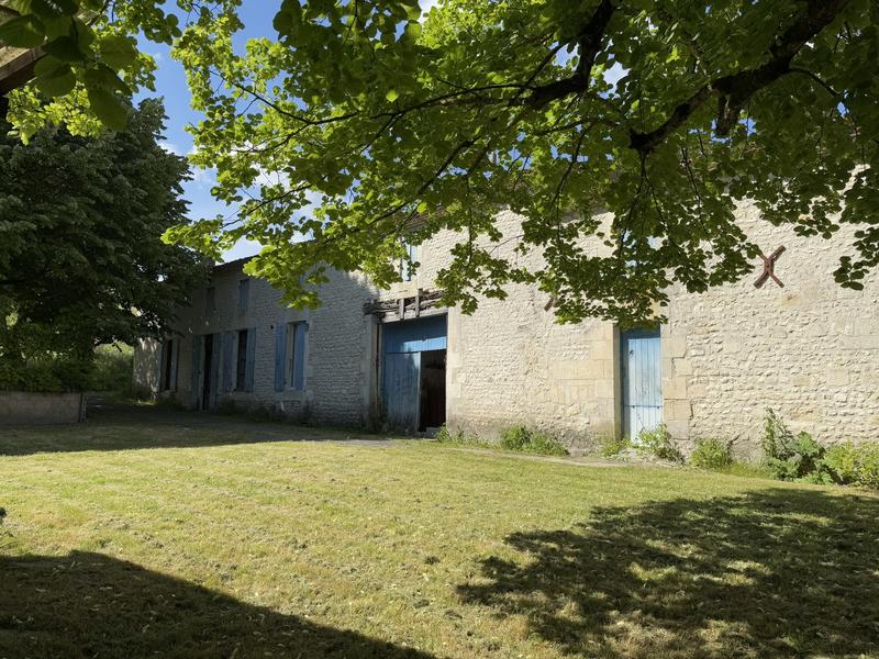 Maison - 200 m² - 3 pièces