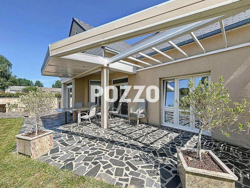 Maison - 210 m² - 8 pièces