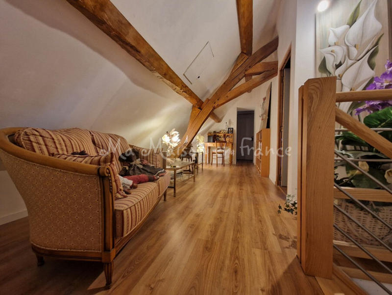 Maison - 210 m² - 9 pièces