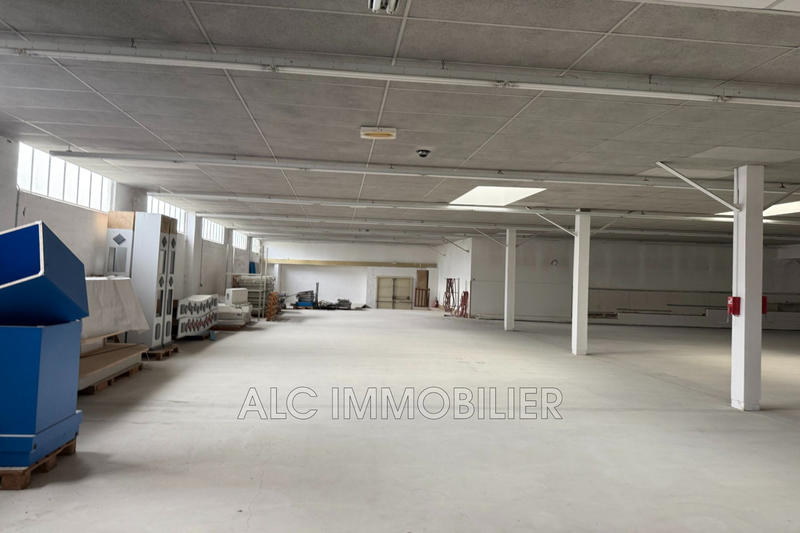 Local commercial - 883 m²