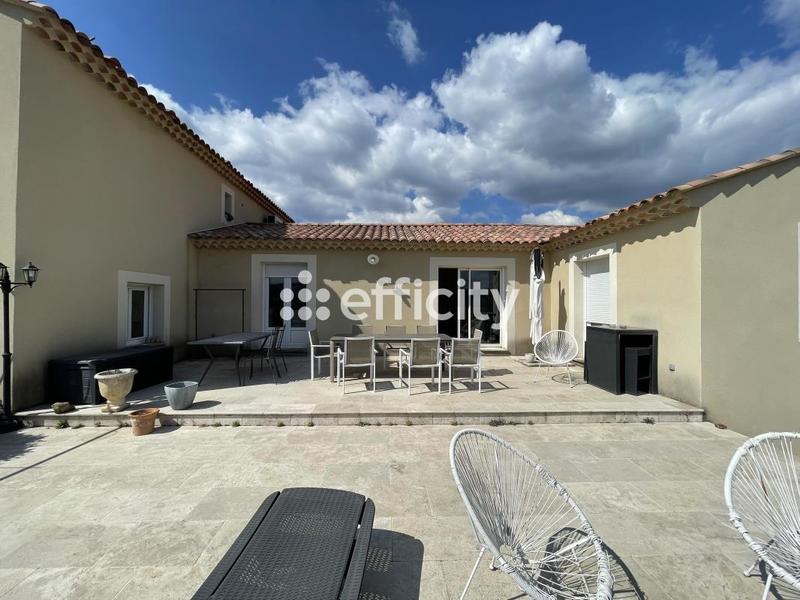 Maison - 240 m² - 11 pièces