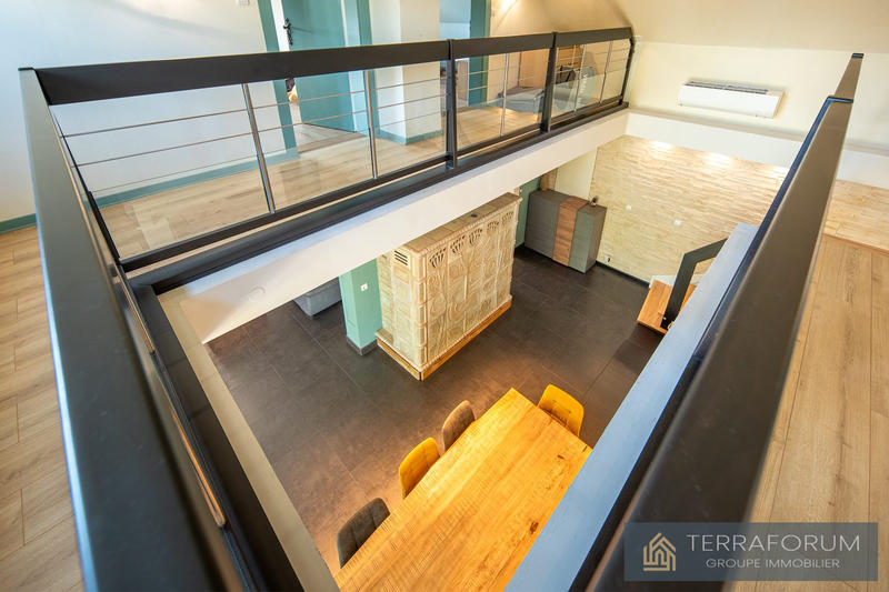 Maison - 202 m² - 9 pièces