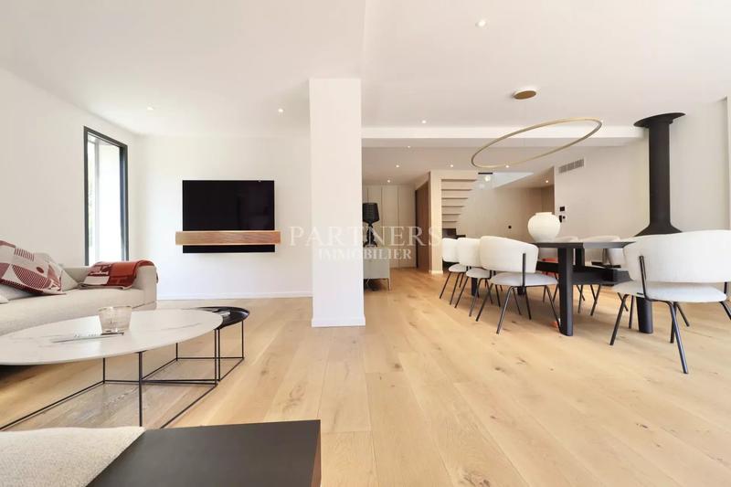 Maison - 240 m² - 6 pièces