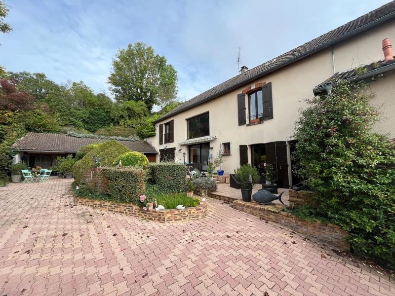 Maison - 180 m² - 5 pièces