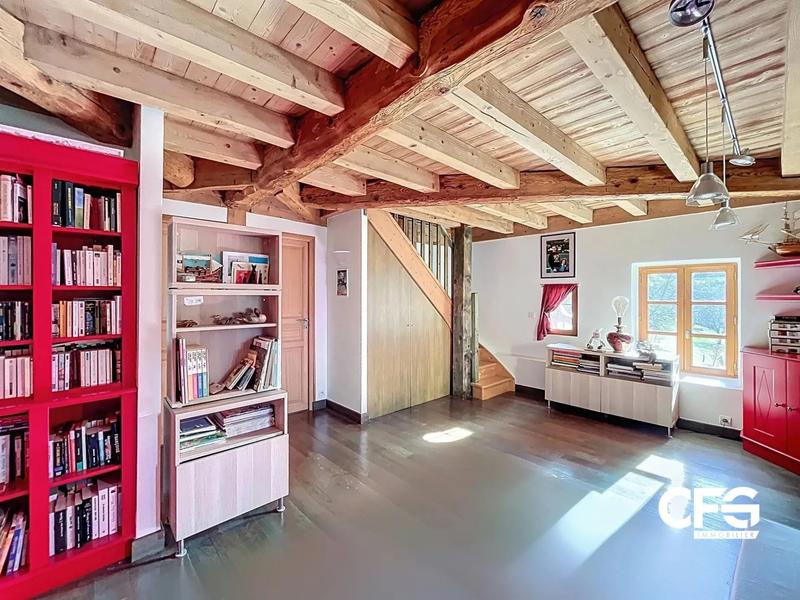 Maison - 228 m² - 7 pièces