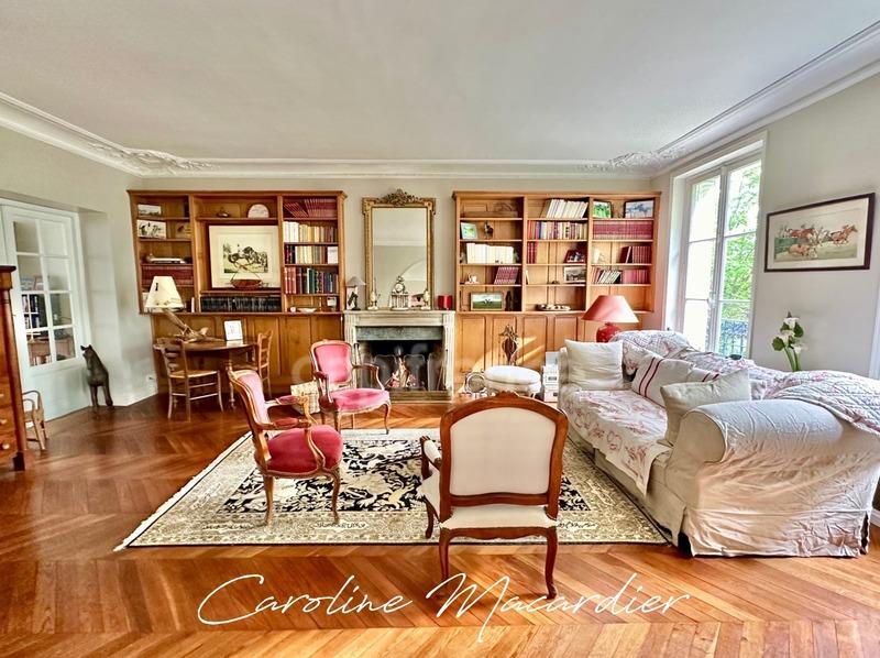 Propriété - 380 m² - 15 pièces