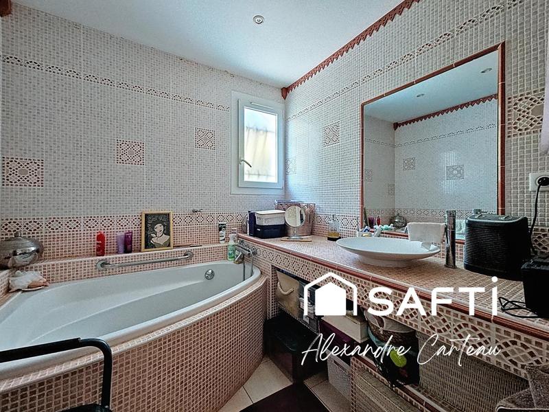 Maison - 210 m² - 8 pièces