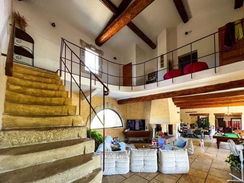 Maison - 260 m² - 7 pièces