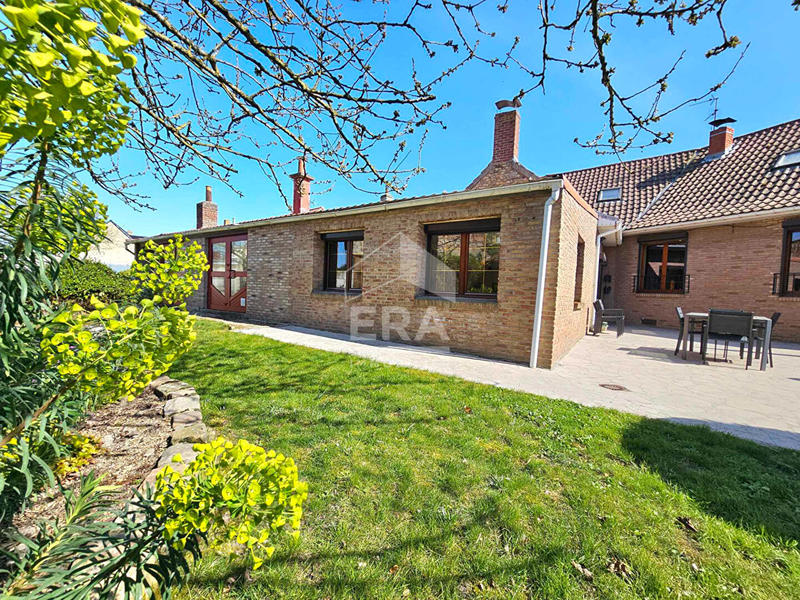 Maison - 240 m² - 9 pièces