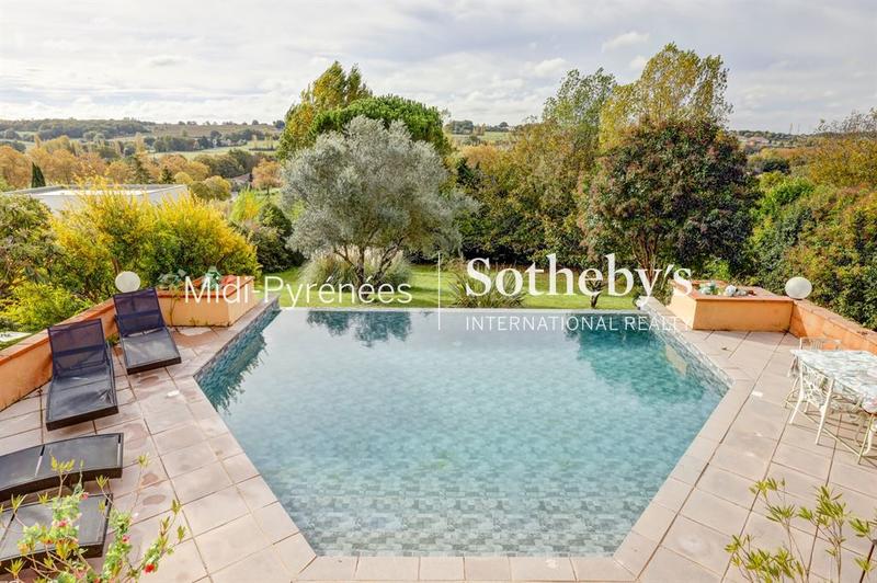 Maison - 215 m² - 7 pièces