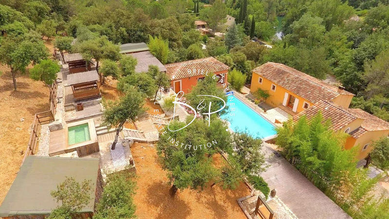 Maison - 236 m² - 10 pièces