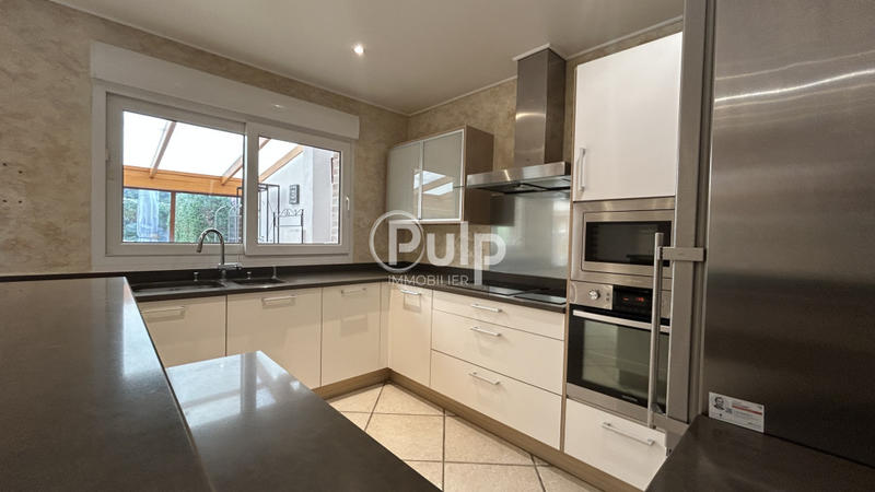 Maison - 195 m² - 8 pièces