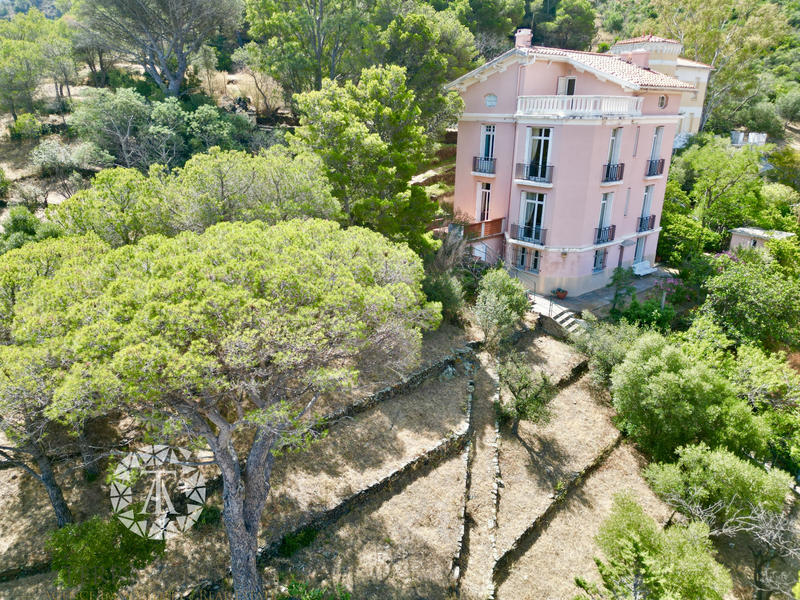 Villa - 219 m² - 10 pièces