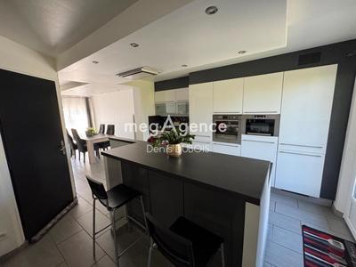 Maison traditionnelle - 110 m² - 5 pièces