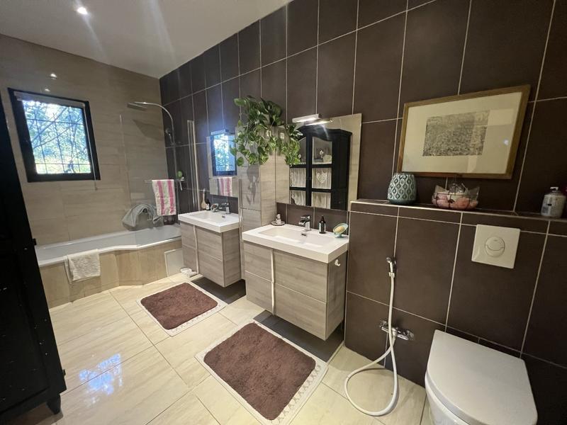 Maison - 206 m² - 3 pièces