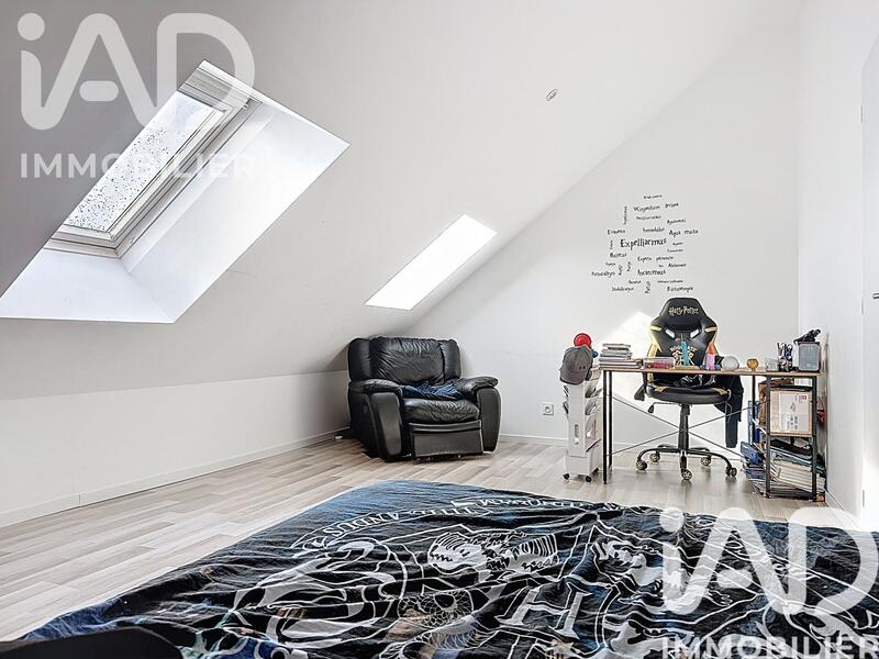 Maison - 260 m² - 10 pièces