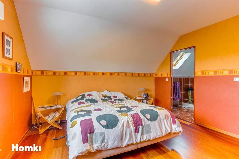 Maison - 210 m² - 8 pièces