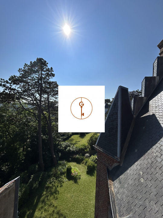 Villa - 270 m² - 8 pièces